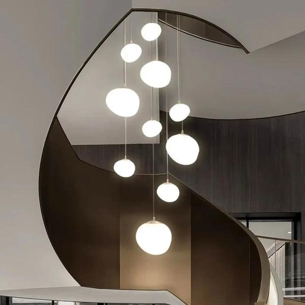 Suspension Blanche pour Escalier sur Plusieurs Étages