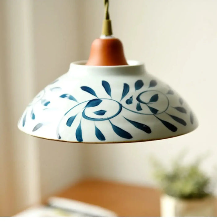 Suspension en Céramique Blanche à Motifs Bleus