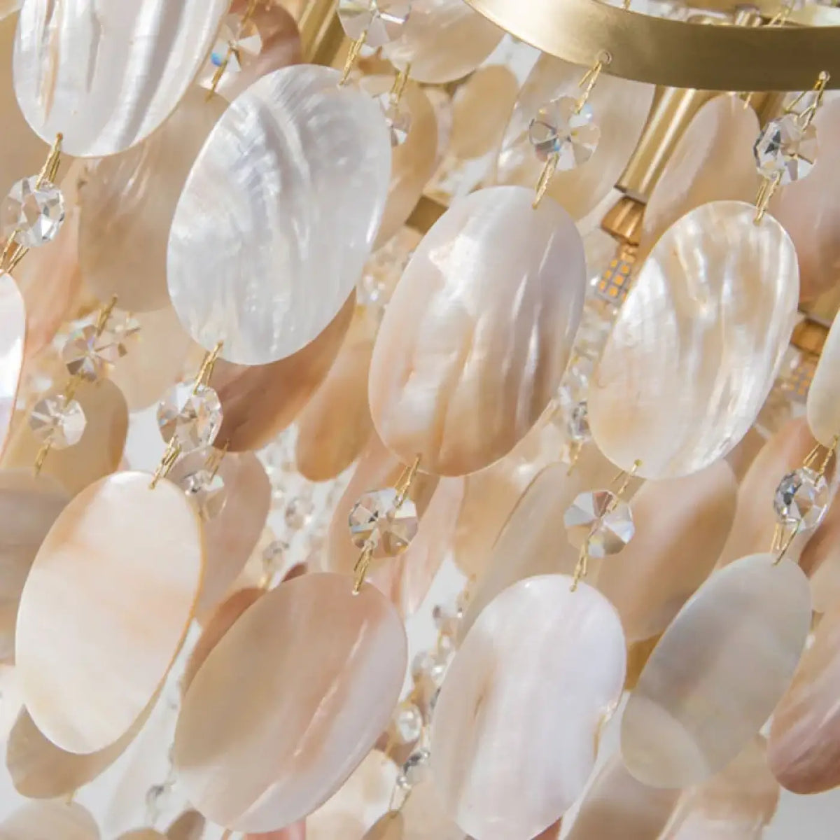 Lampe Suspendue Coque Naturelle Dorée