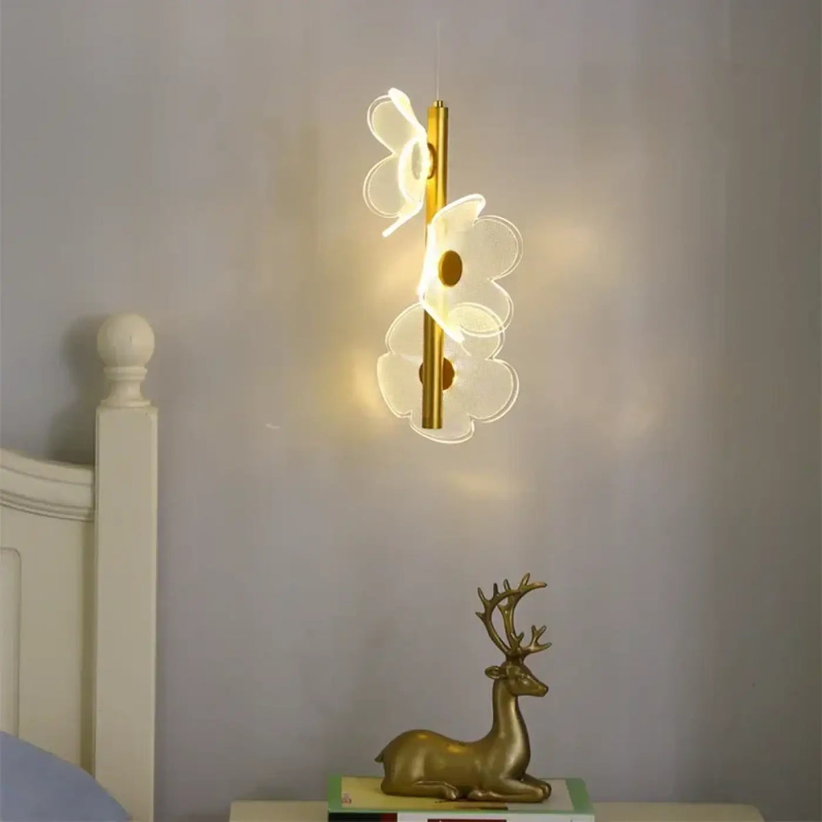 Lampe Suspendue Dorée à 3 Fleurs Blanches LED