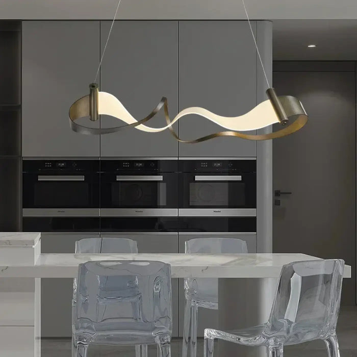 Lampe Suspendue Ondulée en Métal Doré