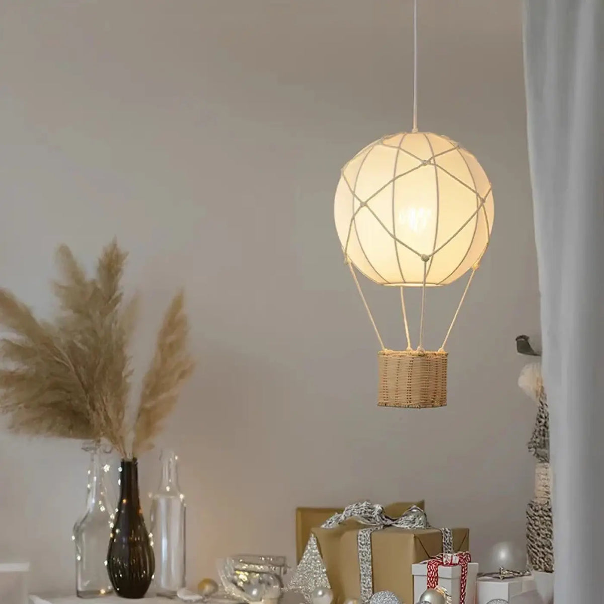 Lampe Suspendue Montgolfière avec Panier en Rotin