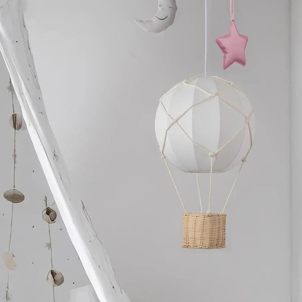 Lampe Suspendue Montgolfière avec Panier en Rotin
