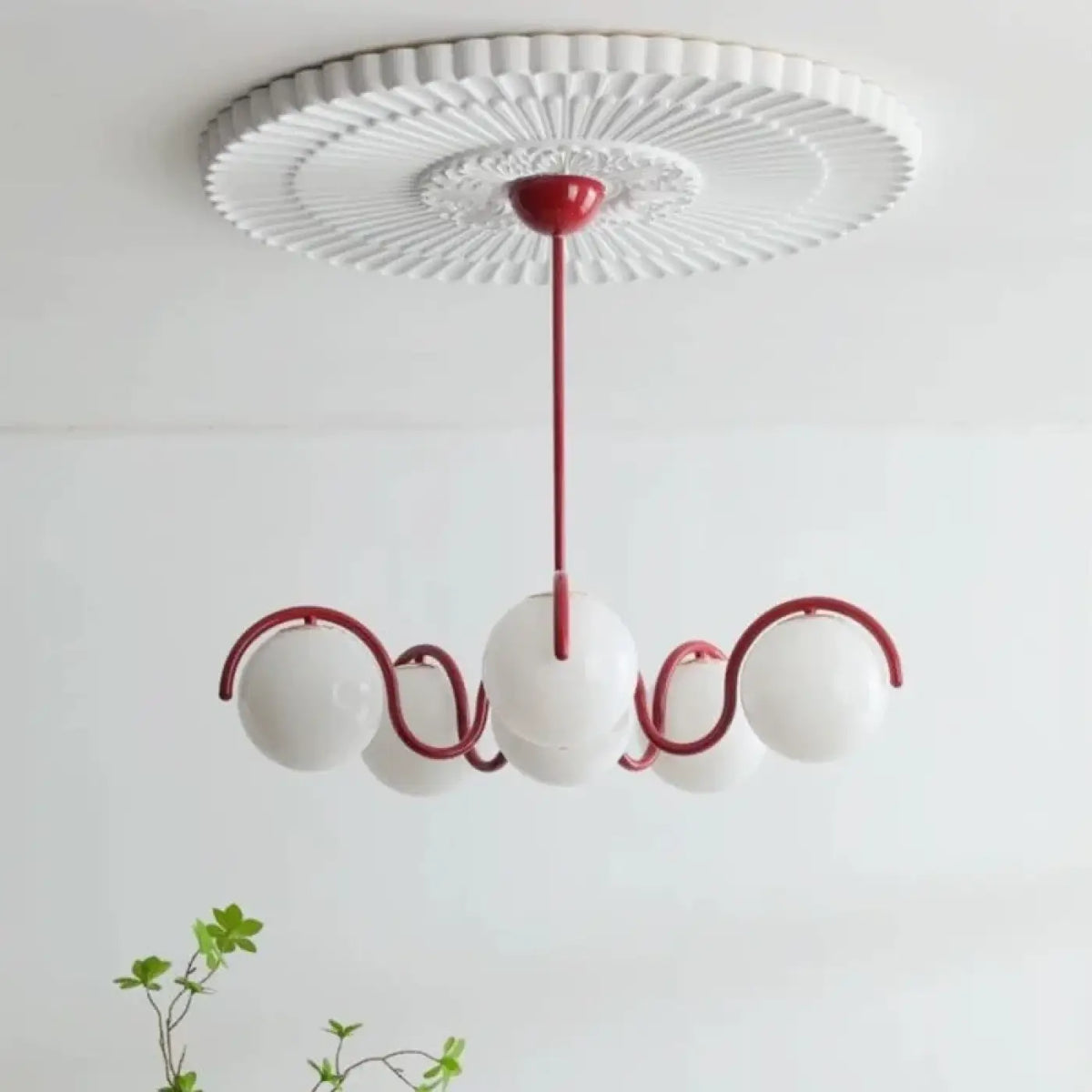 Lampe Suspendue à 6 Boules Blanches avec Support Coloré