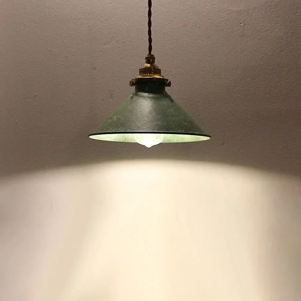 Lampe Suspendue Cage Cuivrée pour Cuisine