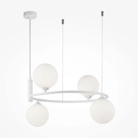Suspension à globes dorée apportant une touche Art déco au salon, vue 23