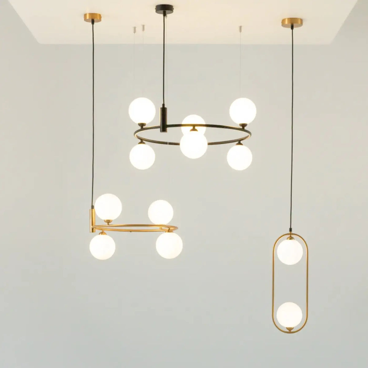 Suspension à globes de 60cm avec six sphères lumineuses en verre