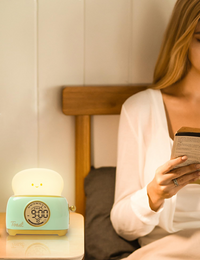 TOASTY - Réveil LED Enfant en Forme de Grille-Pain avec Alarmes Multiples Lumio™
