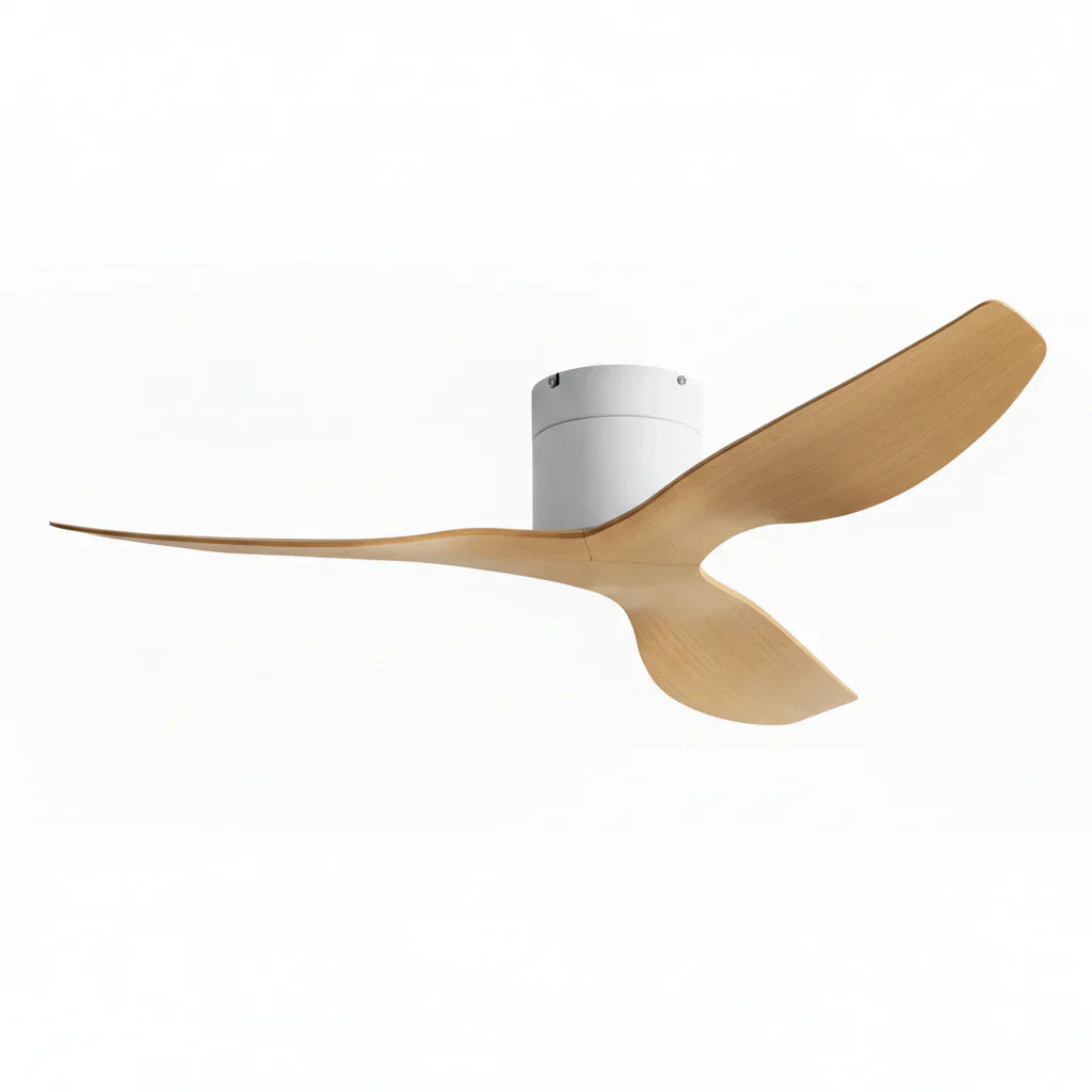 Plafonnier Ventilateur Silencieux Design Plat Bois Clair installé dans un salon